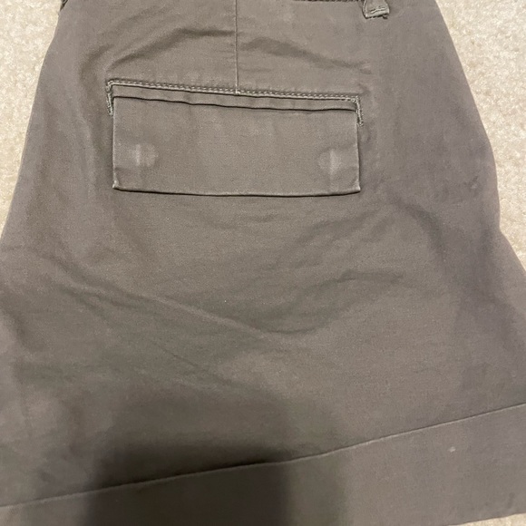 Old navy army green, chino shorts size 6, rolled hem - Picture 7 of 7